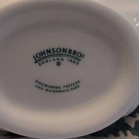 Johnson Brothers Regency White Swirl Gravy Boat and Under Plate England - Picture 5 of 10